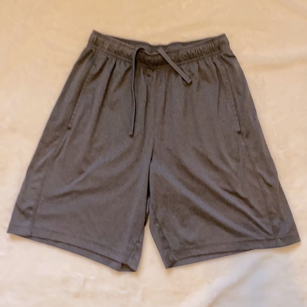 Men’s Tek Gear shorts-size small